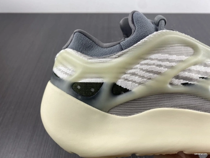 Fade ID1674 Yeezy V3 700 Salt Adidas 0924